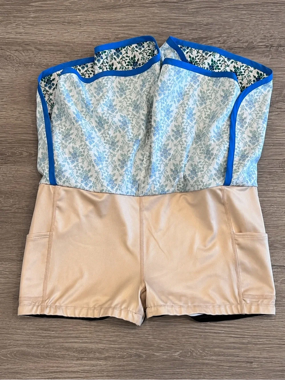 TUCKERNUCK Sport Floral Running Shorts Tennis Blue White Lined Small NWOT